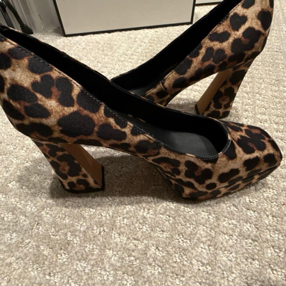 Katy Perry leopard or cheetah platform, chunky heels size 6 1/2 - Picture 2 of 5